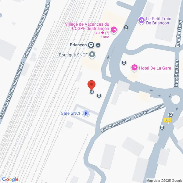 Briancon - La Gare, Au fond, le Chaberton à Briançon