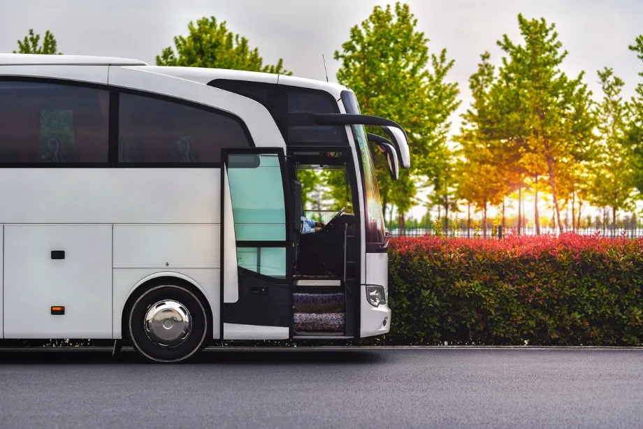 Bus nach Amsterdam Flughafen Schiphol Frage Fahrpläne ab und buche günstige Tickets BlaBlaCar