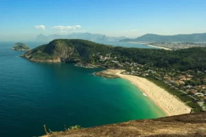 10 praias para você incluir no seu roteiro de viagem, Itacoatiara, RJ