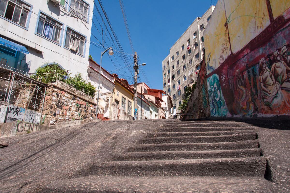 Um passeio pela Pedra do Sal no Rio de Janeiro: Explorando a história e a cultura Carioca, Rio de Janeiro como um carioca: 5 dicas de um local para curtir a cidade