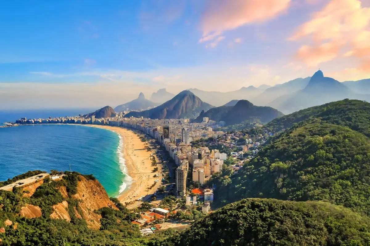 Descubra além da praia de Ipanema: O Guia definitivo para explorar o bairro carioca!