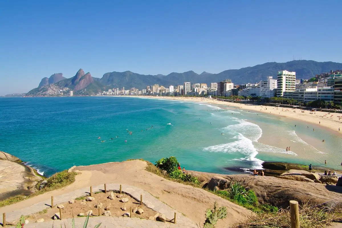 Descubra além da praia de Ipanema: O Guia definitivo para explorar o bairro carioca!