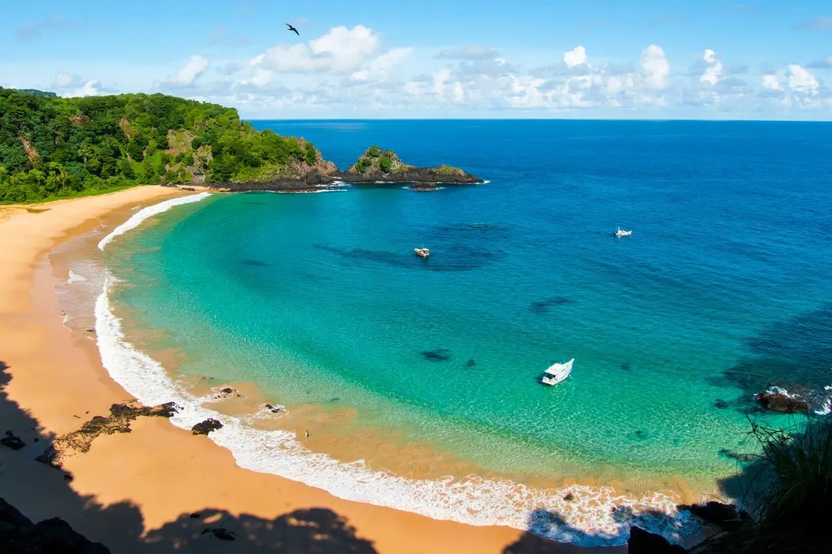 10 melhores praias em Fernando de Noronha: Guia para o paraíso Brasileiro