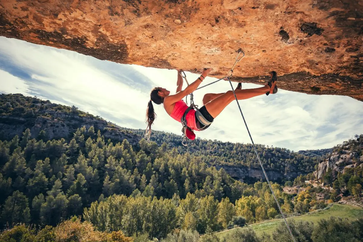 Guia de Escalada no Brasil 2024: Onde Praticar, Dicas e Melhores Destinos de escalada esportiva