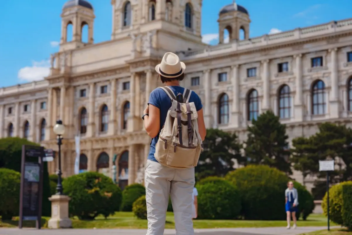 Como viajar sozinho? Guia para viajantes solo de primeira viagem