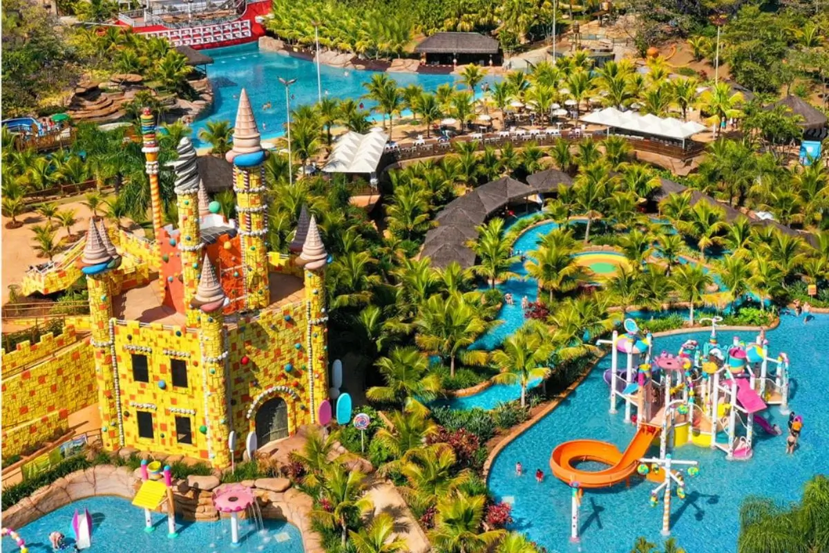 Viva aventuras aquáticas com as crianças no Thermas Water Park em São Pedro