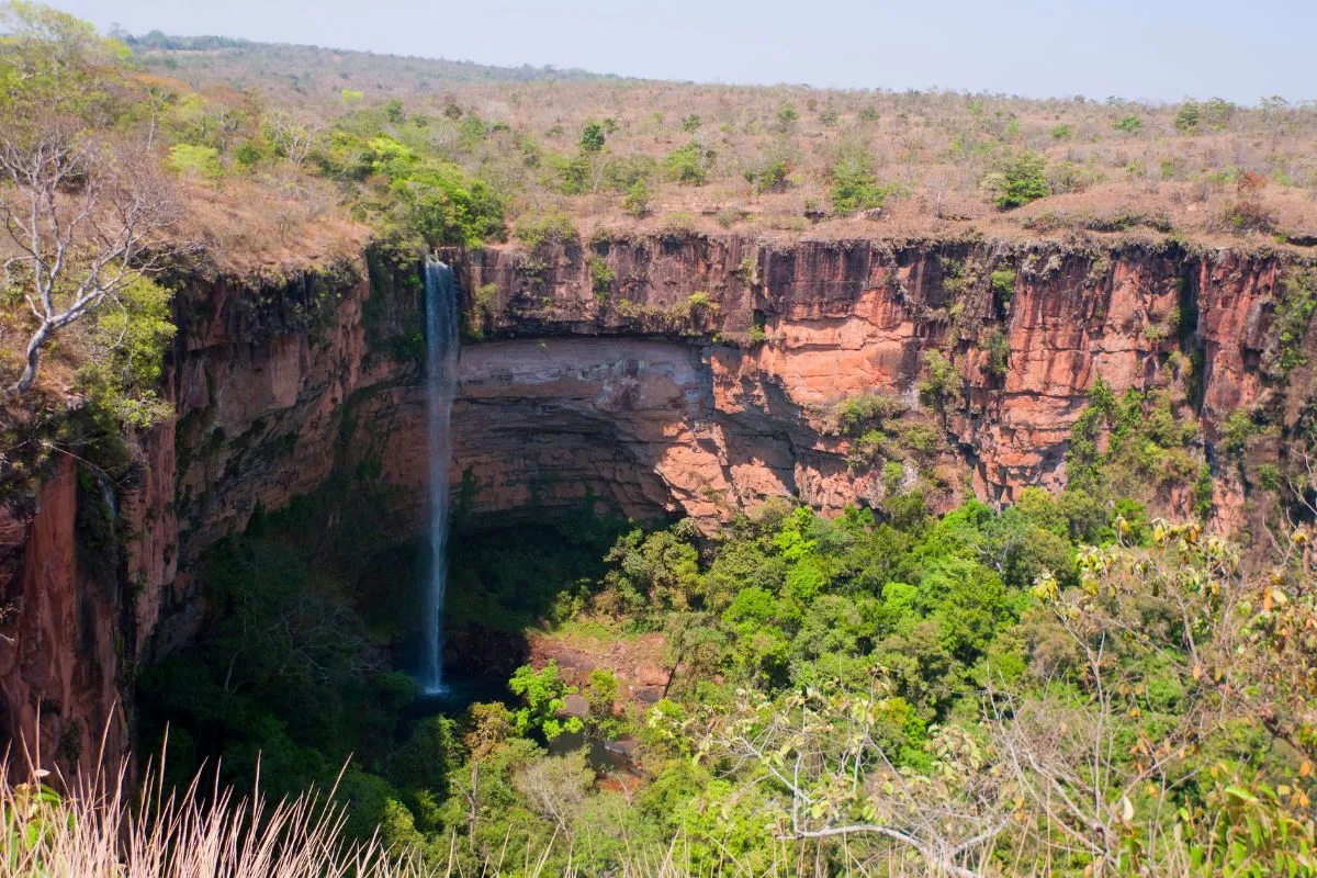 Conheça 16 destinos com uma Cachoeira Véu da Noiva no Brasil e fora dele!