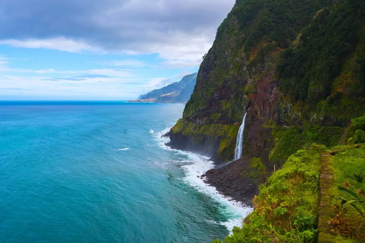 Conheça 16 destinos com uma Cachoeira Véu da Noiva no Brasil e fora dele!