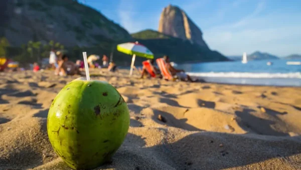 praia do Rio de Janeiro, com agua de coco