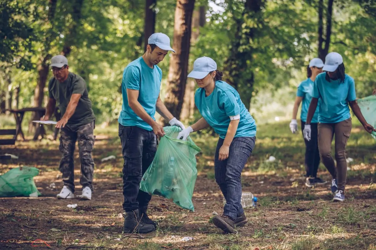 Descubra o Mundo e Transforme Vidas com o voluntariado: Tudo Sobre Turismo Voluntário