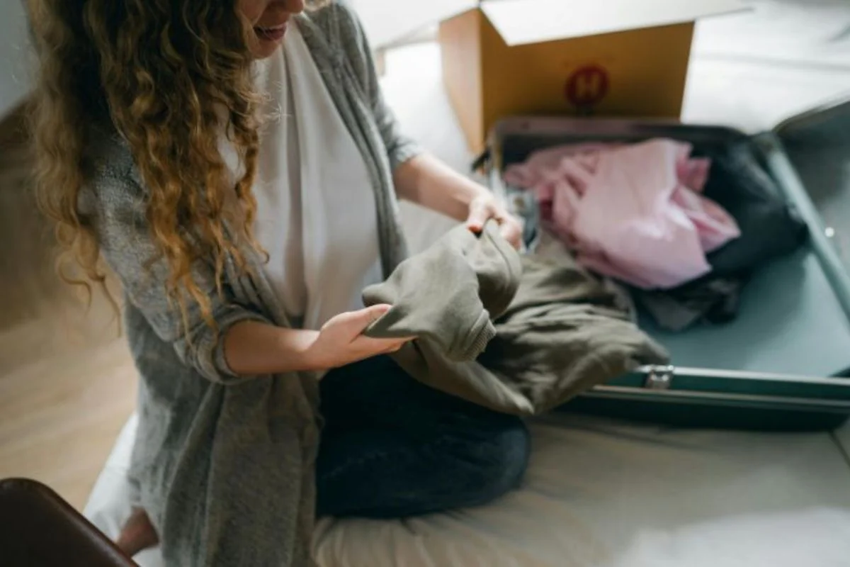 Manter suas roupas organizadas na mala é simples com organizadores de malas