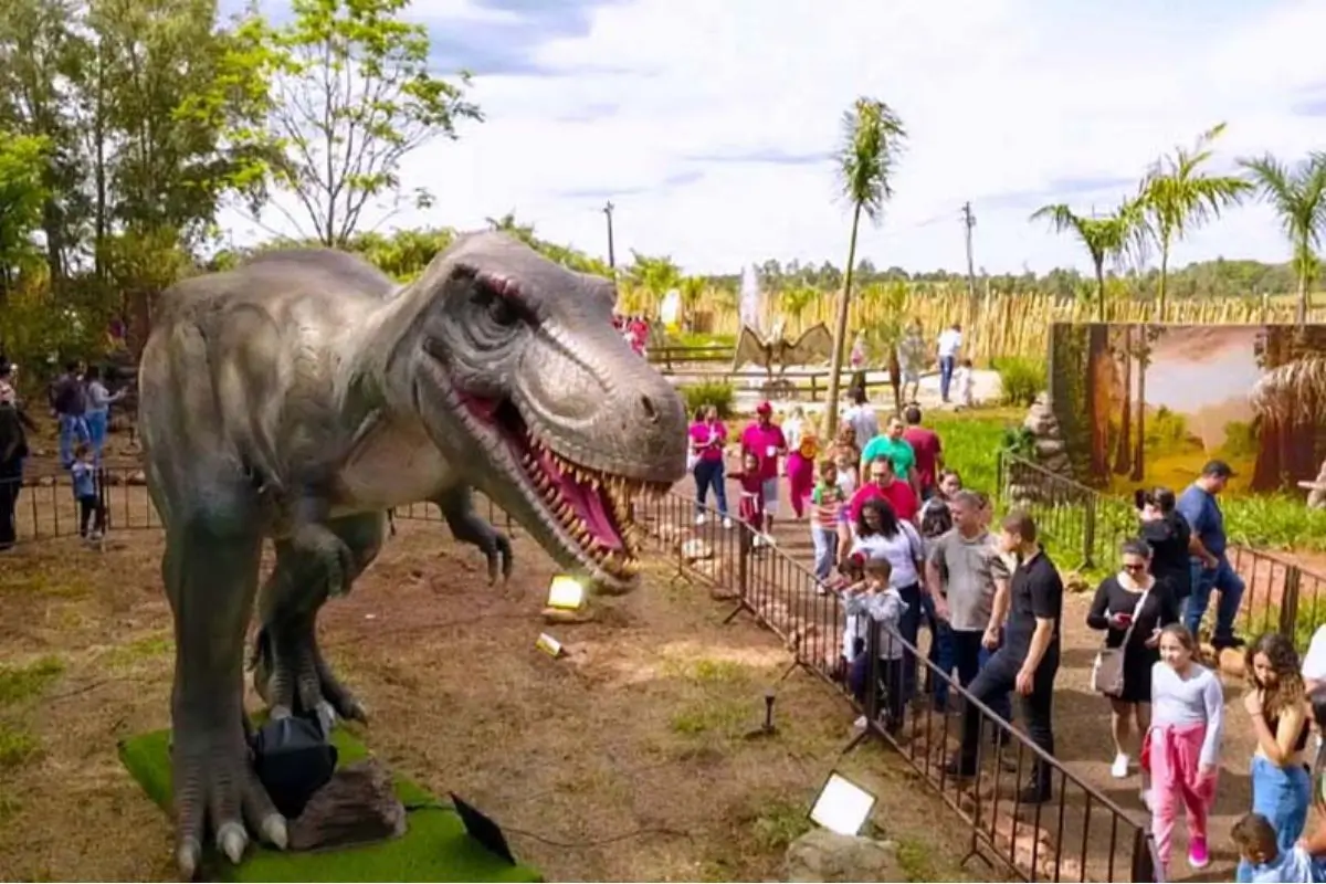 Vale Nacional dos Dinossauros em Cruzeiro do Oeste, PR