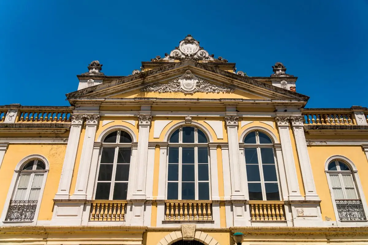 Mercado Público de Porto Alegre: Compras e Cultura no Centro Histórico