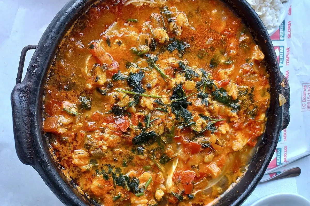 Tudo sobre Moqueca: Origem, diferenças regionais e 3 receitas!