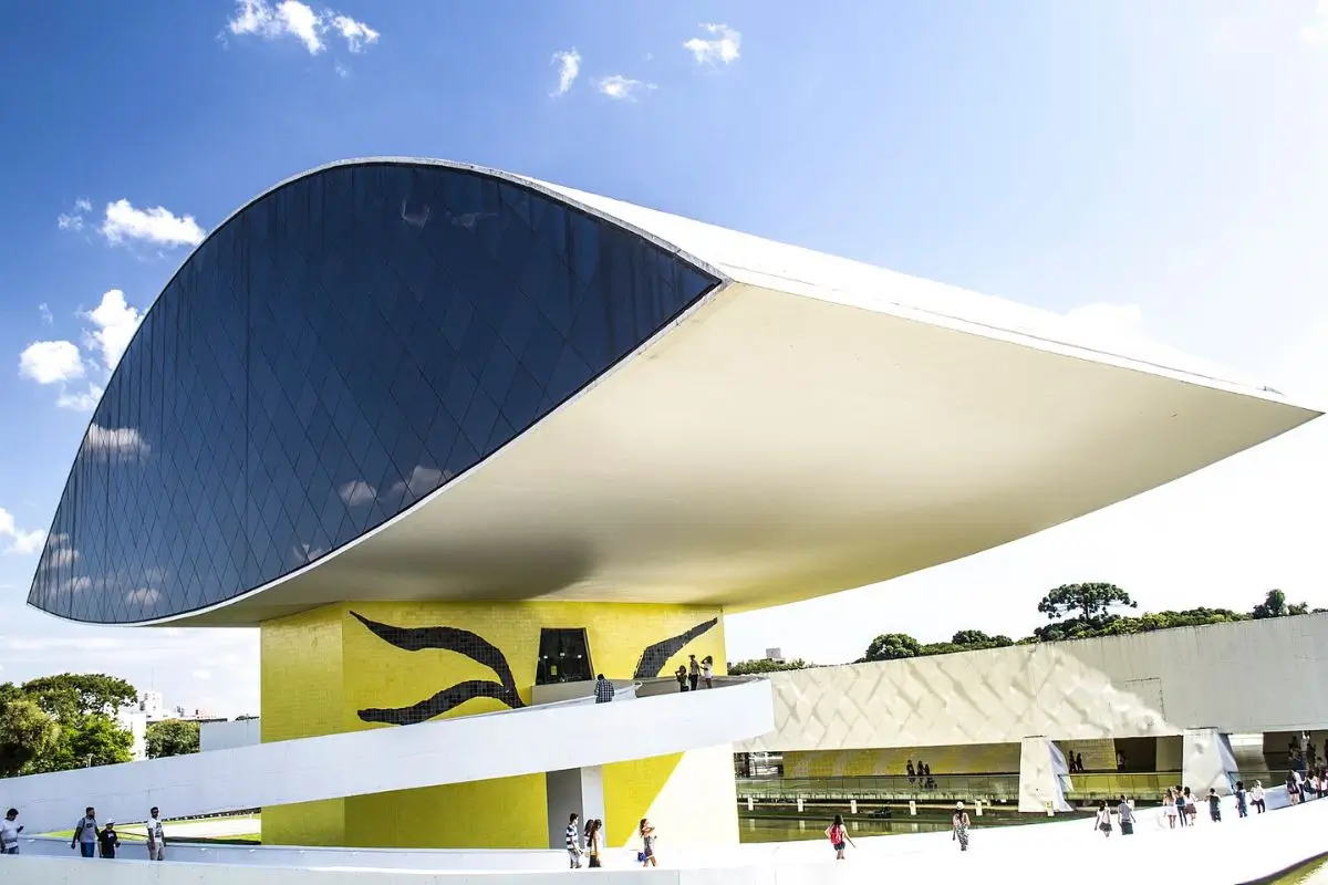 Conheça o Museu Oscar Niemeyer em Curitiba: O Maior Museu de Arte da América Latina