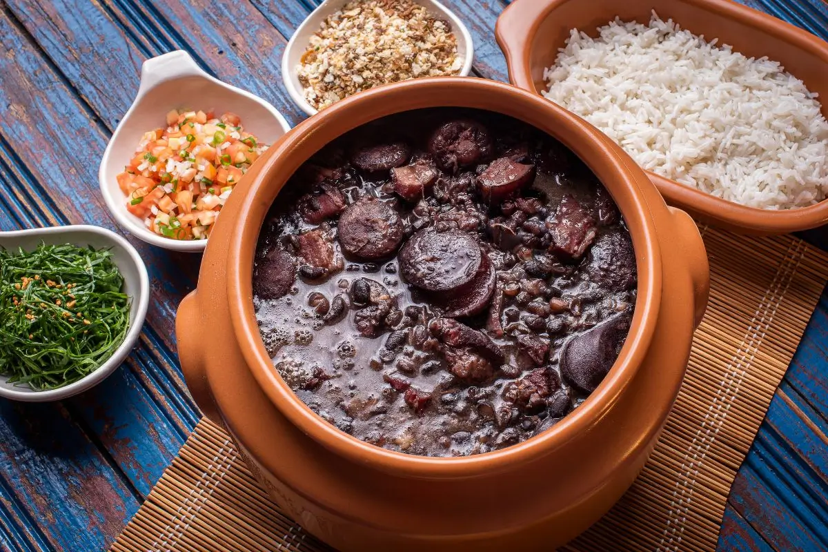 Feijoada: Origem, Cultura, Onde comer, Ingredientes, Receita