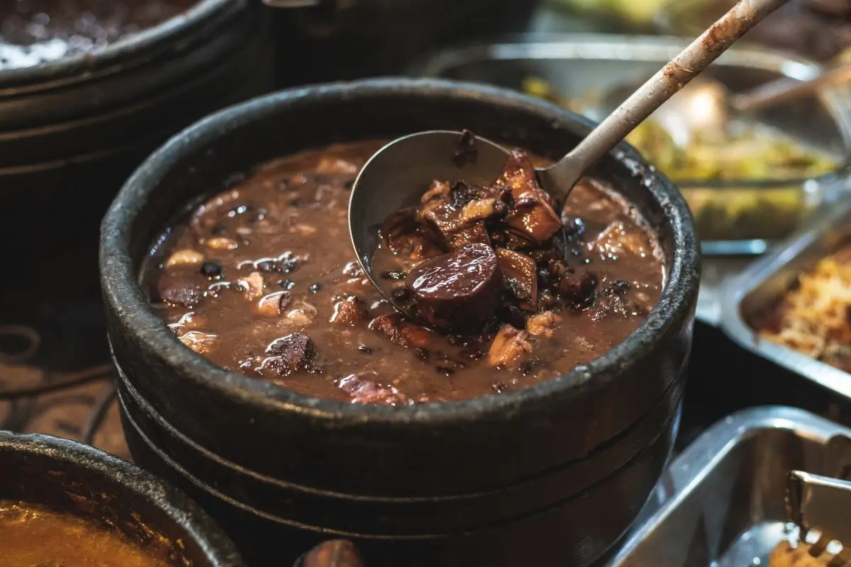 Feijoada: Origem, Cultura, Onde comer, Ingredientes, Receita