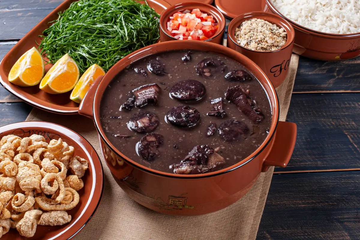 Feijoada: Origem, Cultura, Onde comer, Ingredientes, Receita