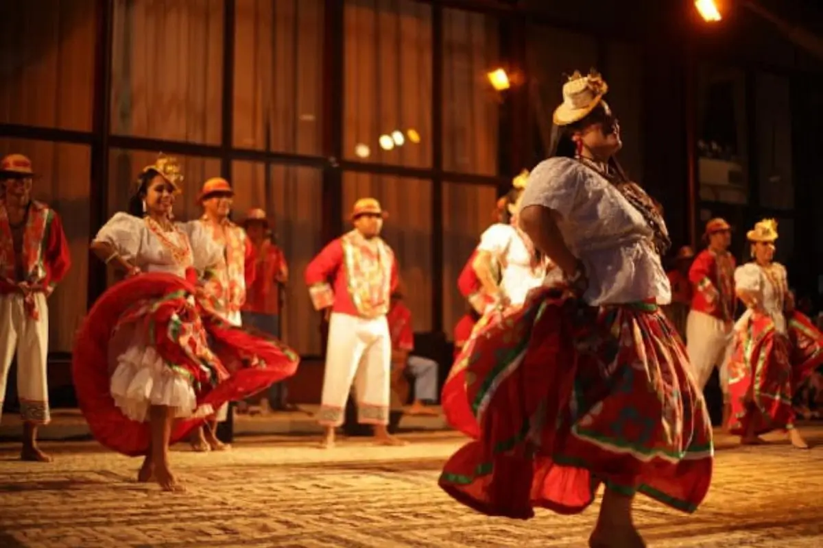 Carimbó: Um Guia Completo sobre o Ritmo e Dança Típicos do Pará