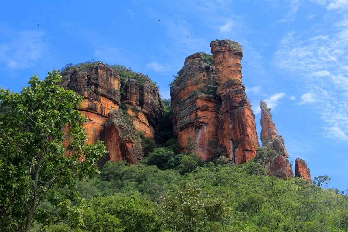 lugares para viajar no brasil pouco conhecidos: serra do roncador mt