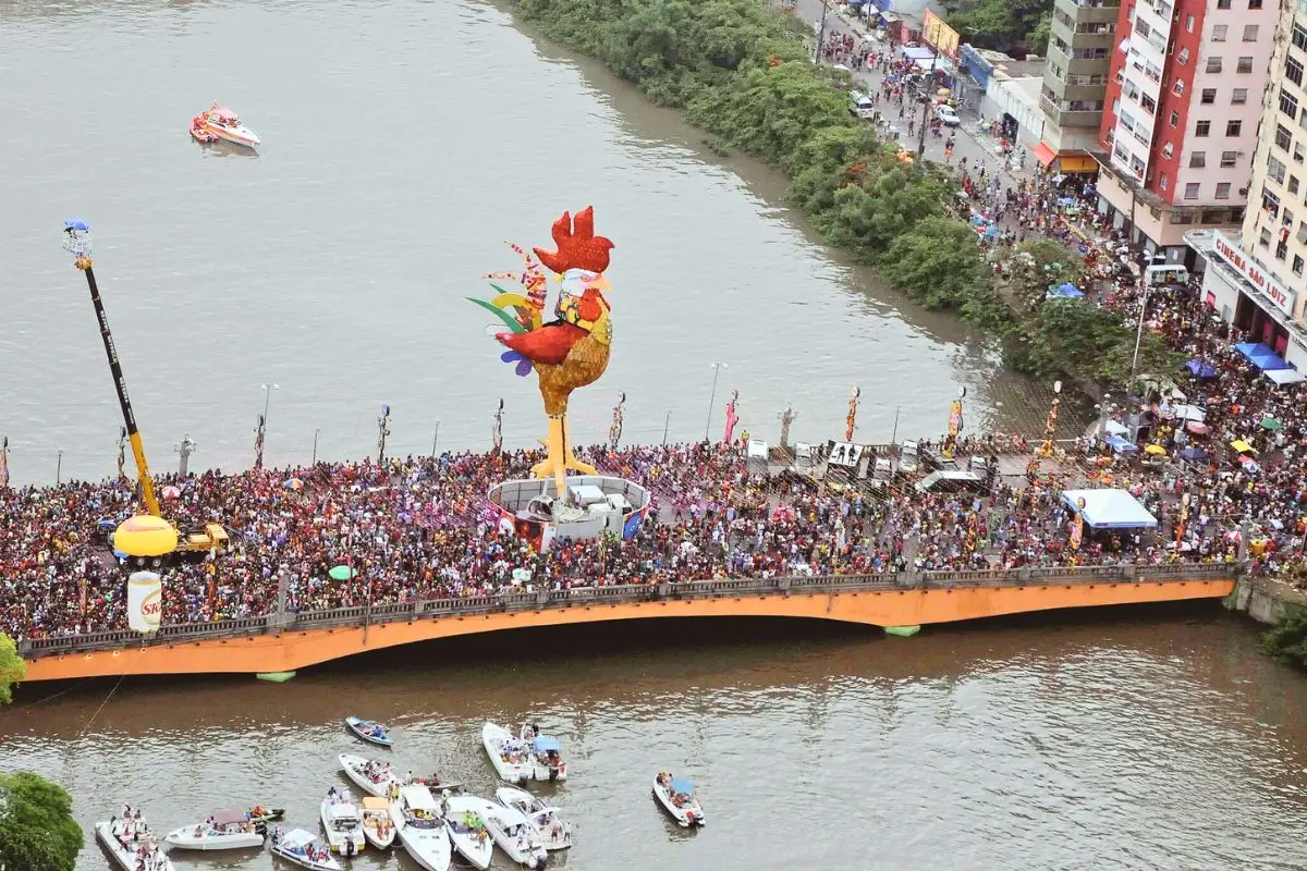 Galo da Madrugada: O Maior Bloco de Carnaval do Mundo