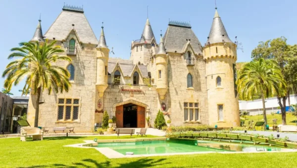 Como visitar o Castelo de Itaipava em Petrópolis