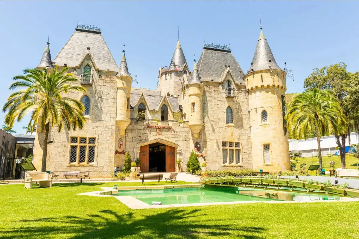 Como visitar o Castelo de Itaipava em Petrópolis